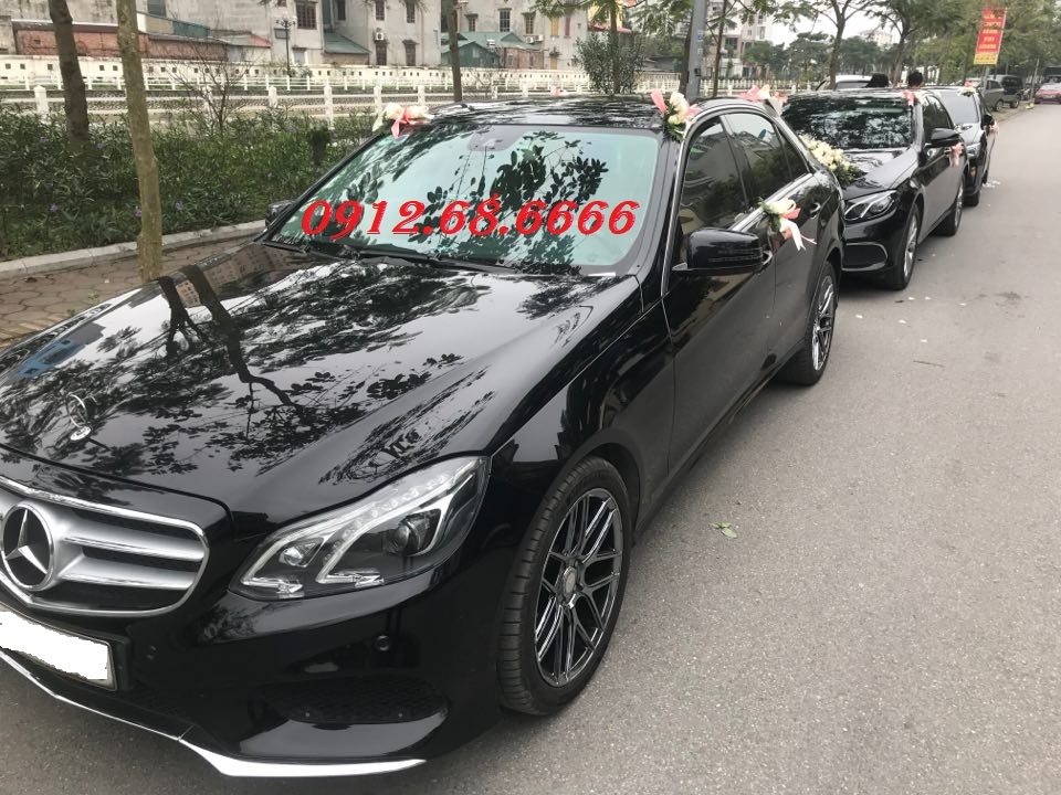 Cho thuê xe cưới mercedes e300 tại hà nội (giá mới 2021)