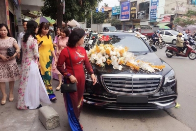 Cho thuê xe cưới VIP Mercedes S450 màu đen tại quận bắc từ liêm hà nội - xe cưới Phương Đông