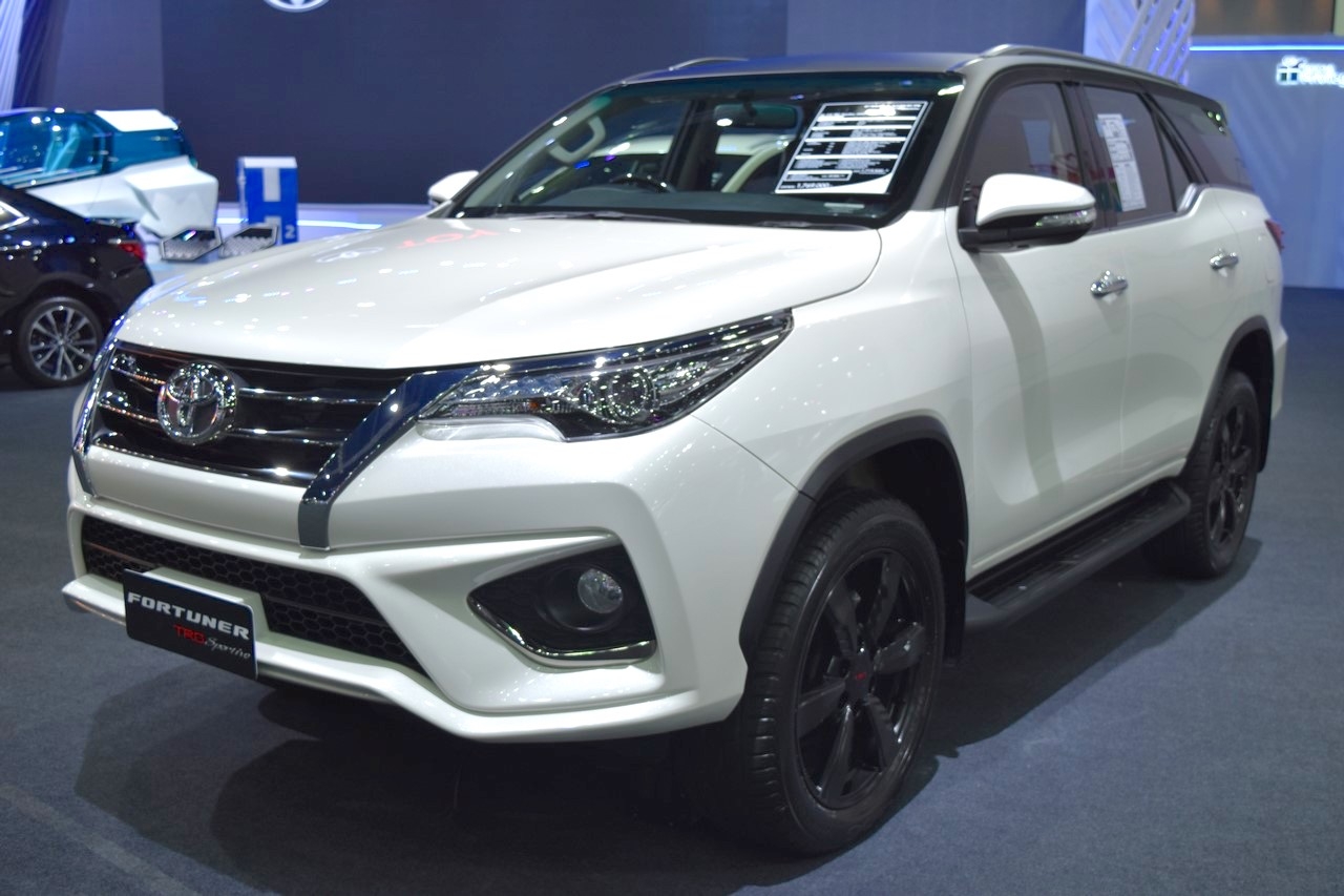 Cho thue xe innova theo thang khu cong nghiep Nomura - 0912686666